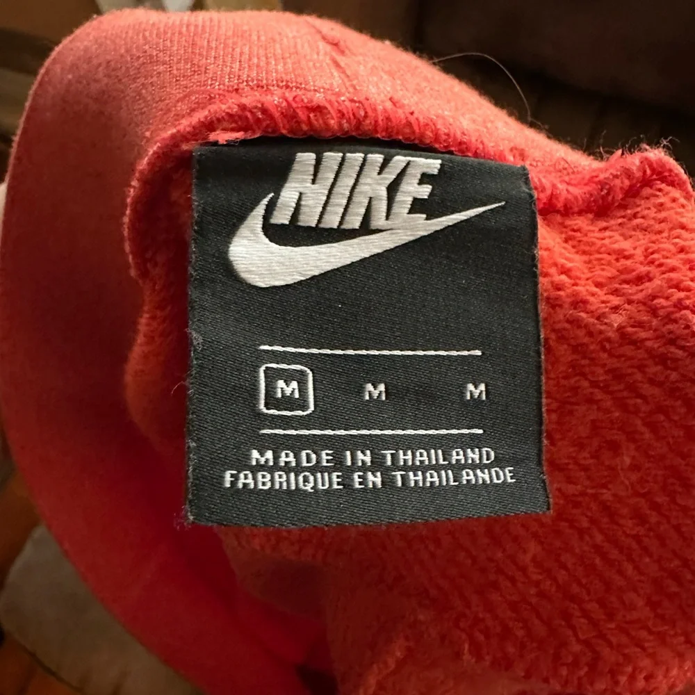 Nike - Picture 3 of 5